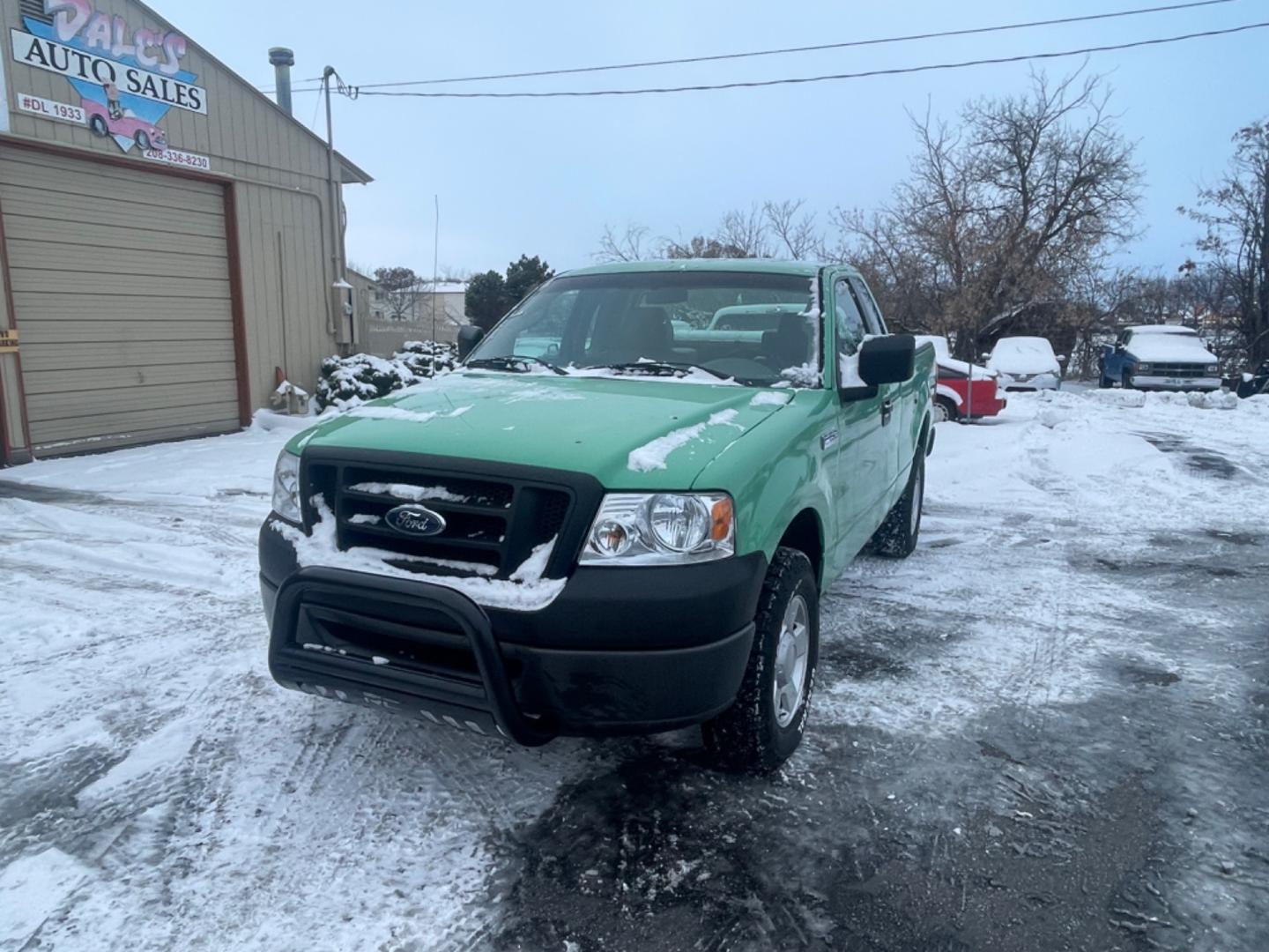 2008 Forest Service Green /Grey Ford F-150 STX 4WD (1FTRF14W48K) with an 4.6L V8 SOHC 16V engine, 4-Speed Automatic Overdrive transmission, located at 813 E Fairview Ave, Meridian , ID, 83642, (208) 336-8230, 43.618851, -116.384010 - Photo#1